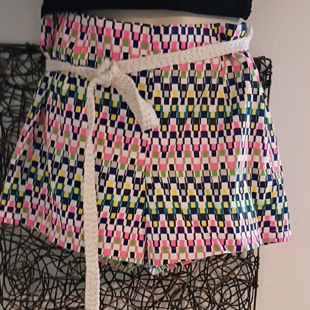 Lulumari Multicolor Geometric Shorts with White Belt
